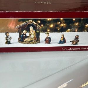 Village Square 2006 Nativity Set